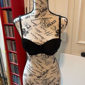 ITEM NO. 55: Smart & Sexy
Black Lace Trim Bra With Removable/Adjustable Straps.